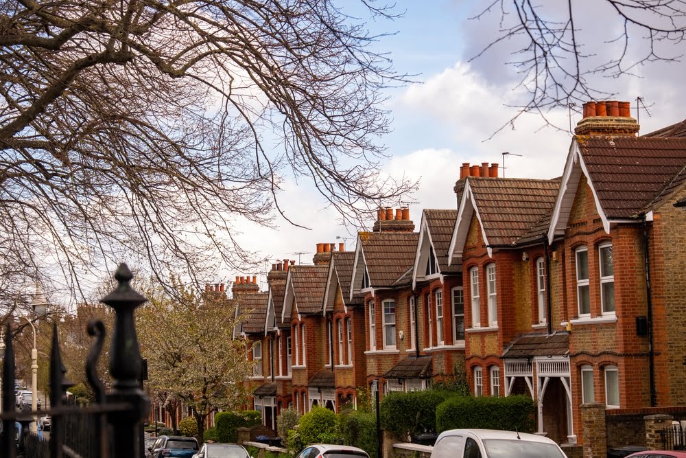 House prices fall as market “cools”